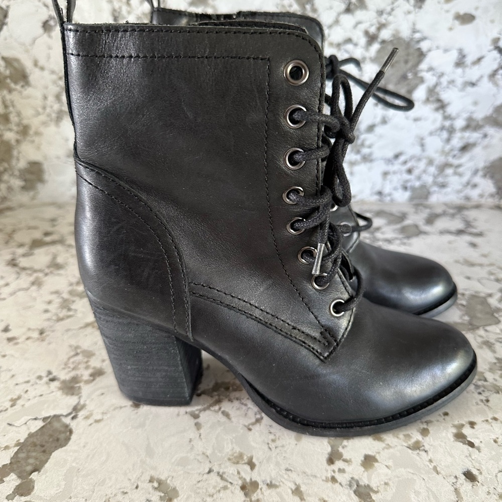 Combat boots